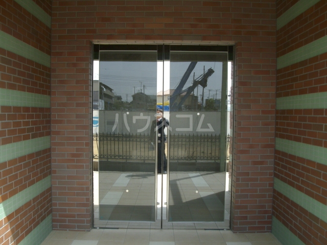 19/27 エントランス