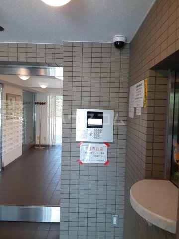 21/30 エントランス