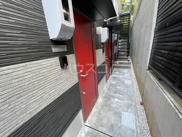 28/30 エントランス