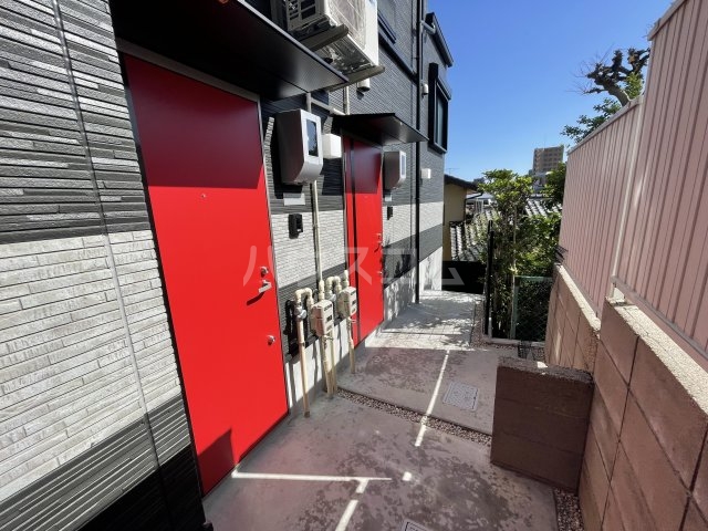 28/30 エントランス