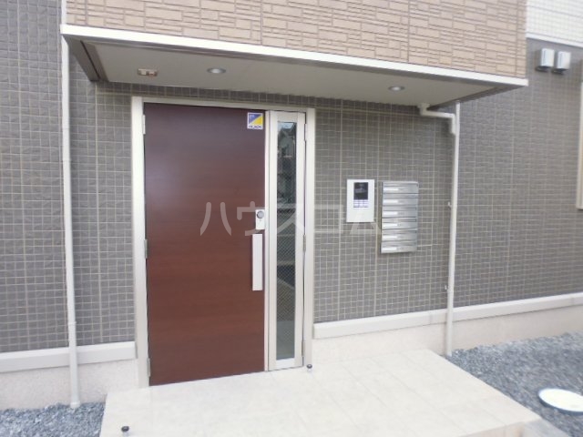 23/30 エントランス
