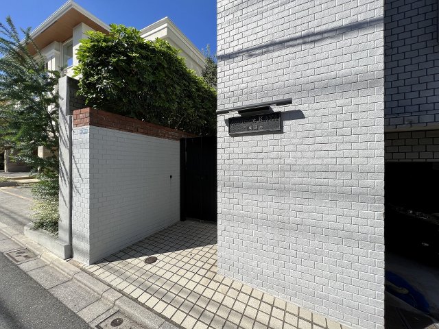 21/28 エントランス