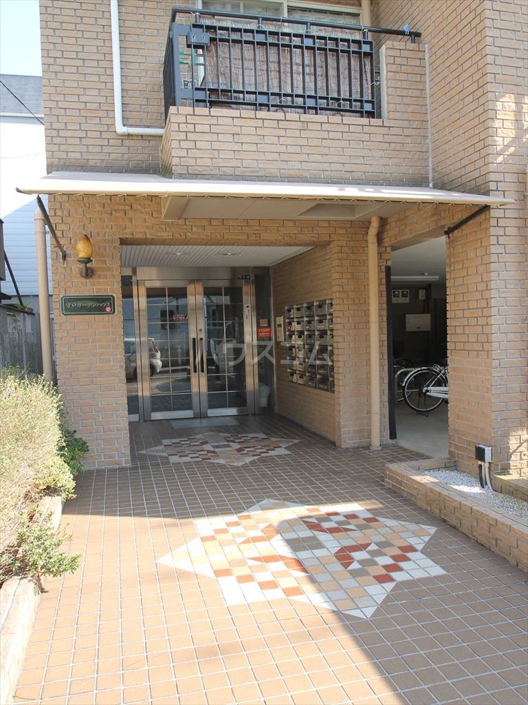 25/30 エントランス