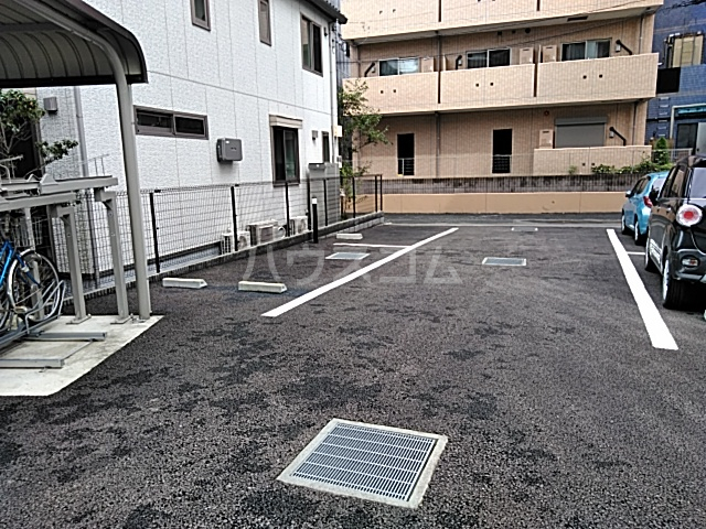 22/30 駐車場