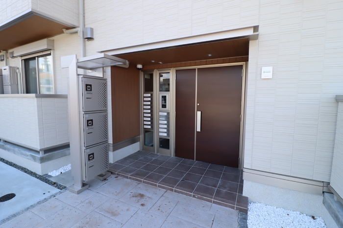 16/20 エントランス