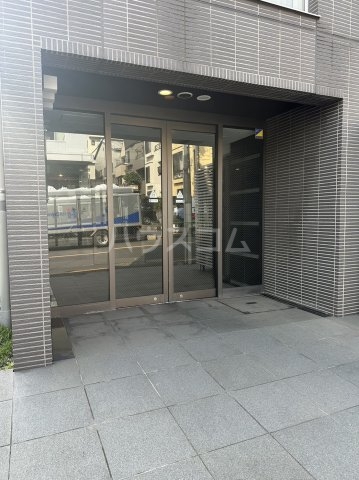 23/30 エントランス