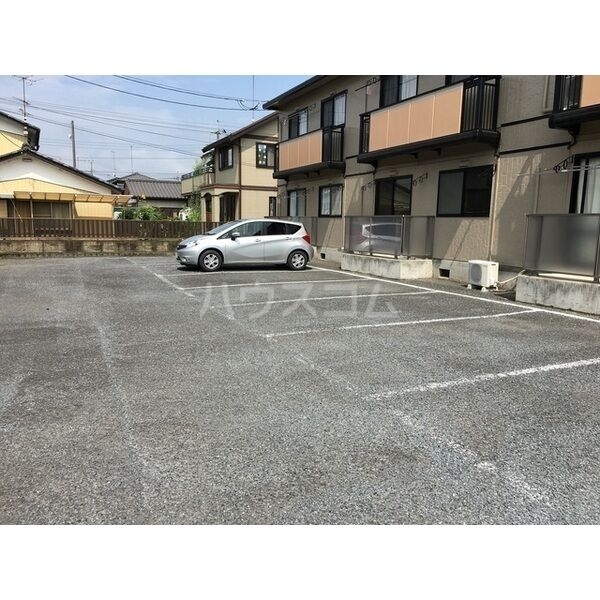 13/17 駐車場