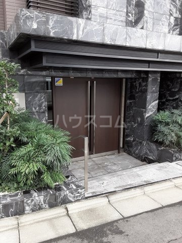 28/30 エントランス