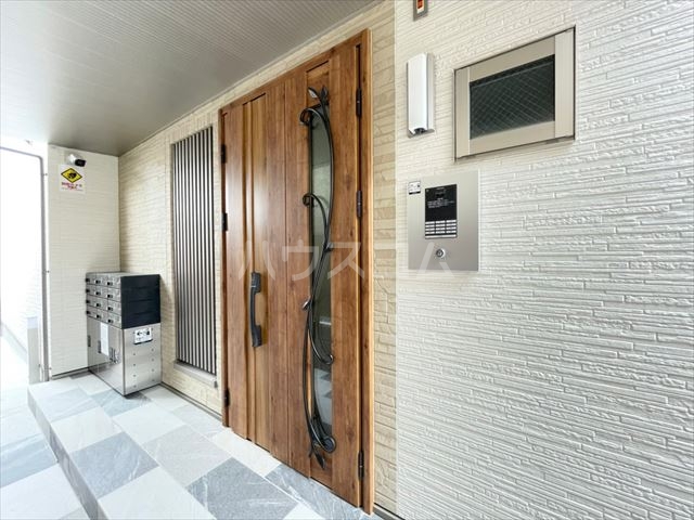 26/30 エントランス