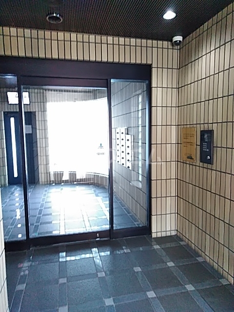 21/29 エントランス