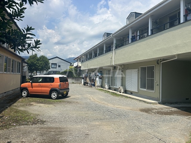 27/30 駐車場