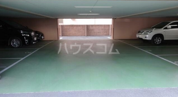 18/27 駐車場