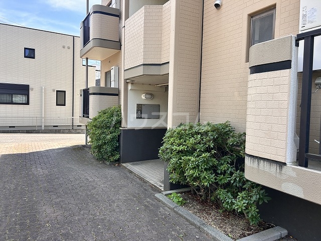 25/30 エントランス