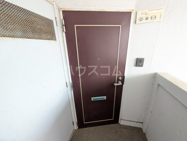 28/30 エントランス