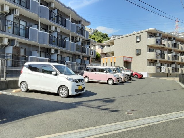 27/30 駐車場