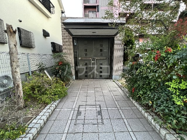 21/30 エントランス