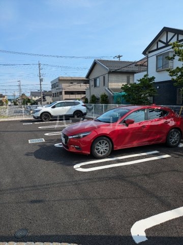 18/28 駐車場