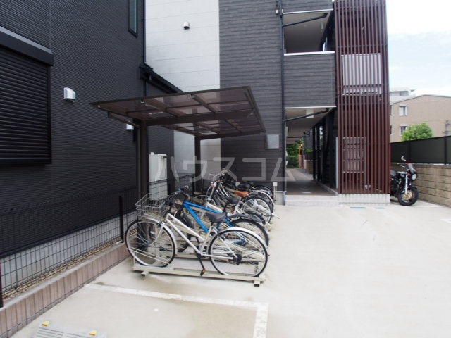 24/30 エントランス