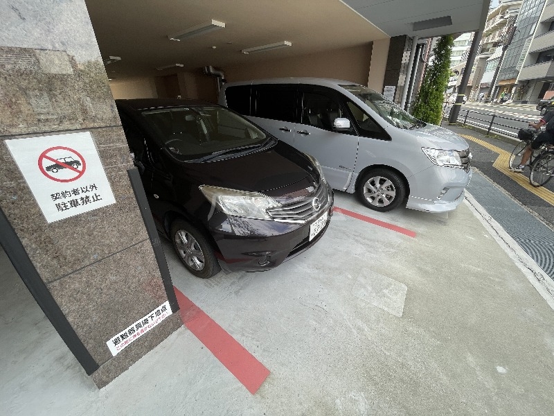 28/30 駐車場