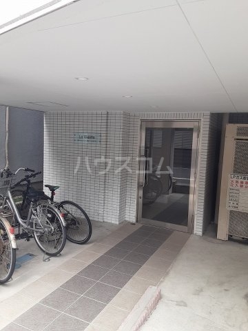 22/26 エントランス