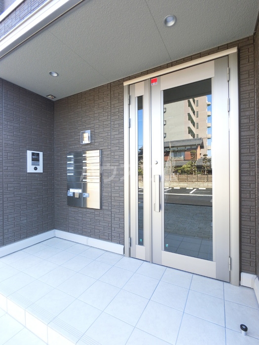 26/30 エントランス