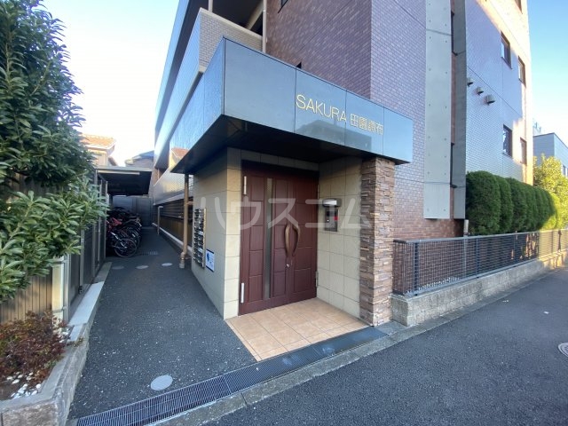 23/30 エントランス