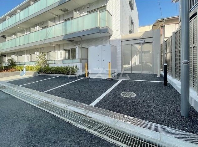 16/18 駐車場