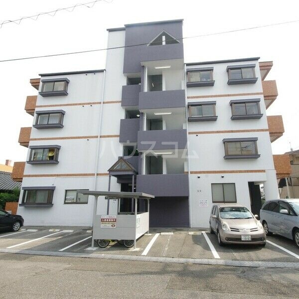 13/22 エントランス