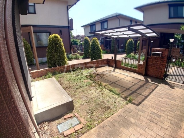 23/30 エントランス