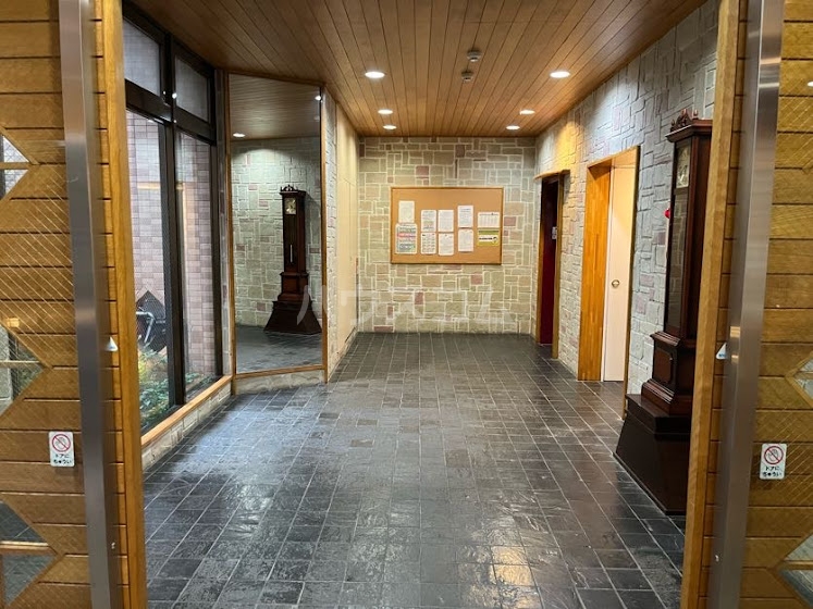 23/30 エントランス