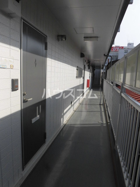 21/30 エントランス