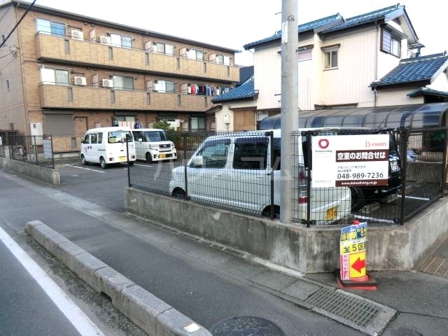 23/30 駐車場