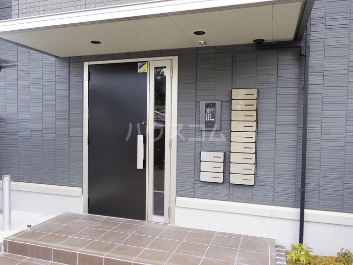 18/27 エントランス