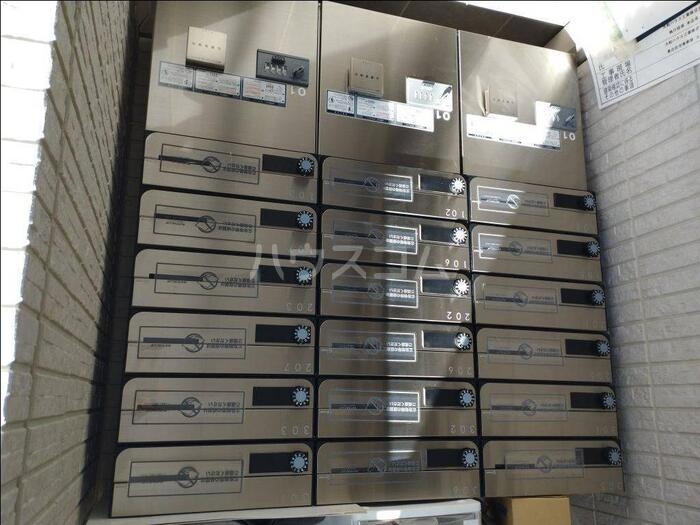 23/30 エントランス