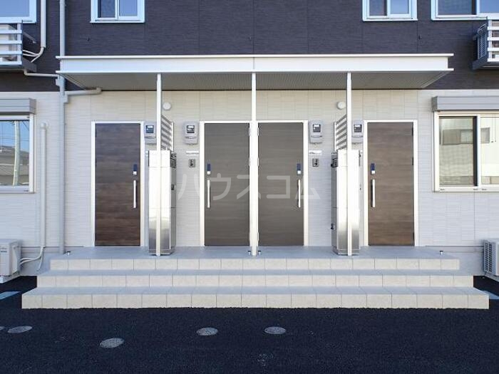 16/20 エントランス