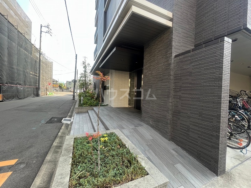 27/30 エントランス