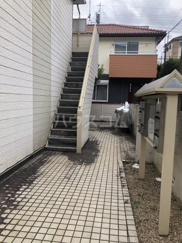 28/30 エントランス