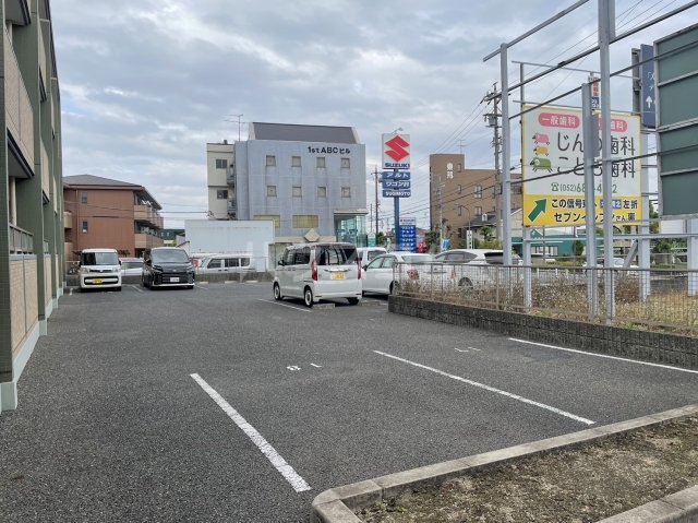 28/30 駐車場