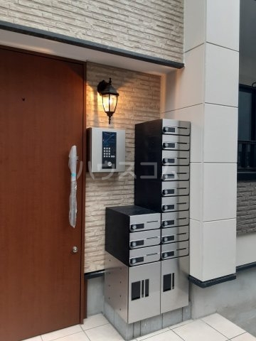 19/25 エントランス