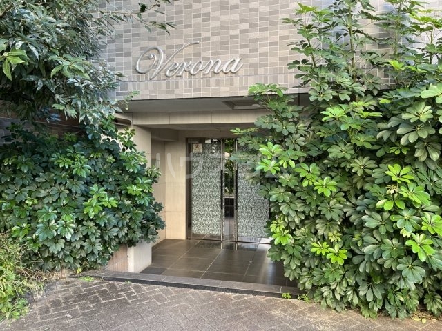 21/30 エントランス