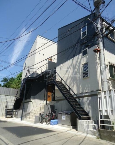 16/23 エントランス