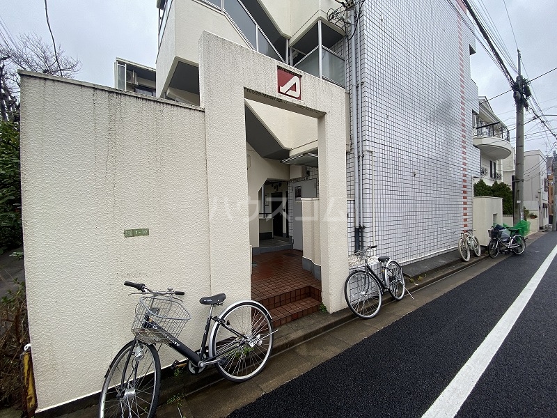 21/30 エントランス