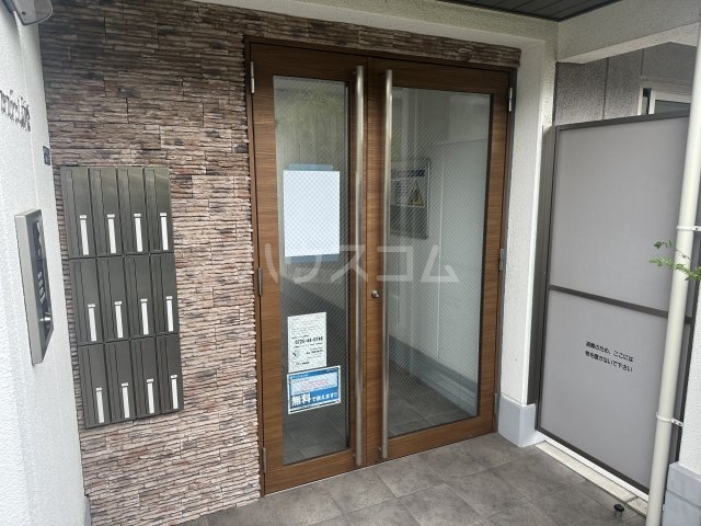 19/25 エントランス