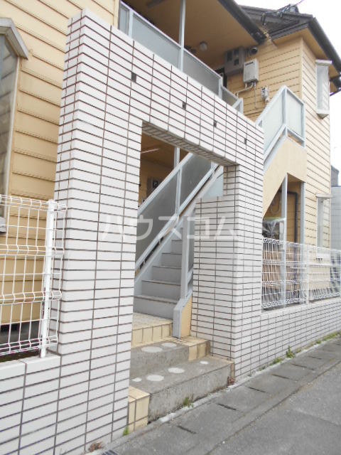 24/25 エントランス