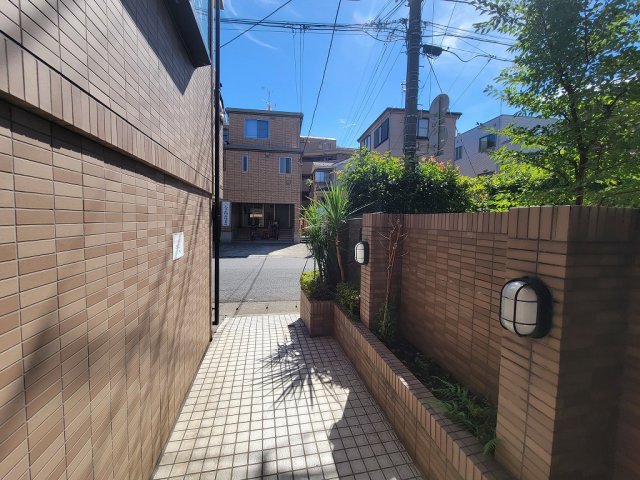 17/27 エントランス