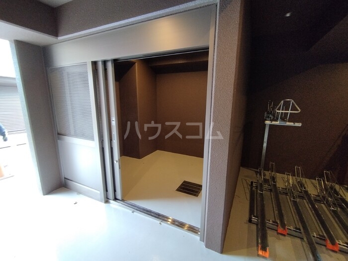 23/30 エントランス