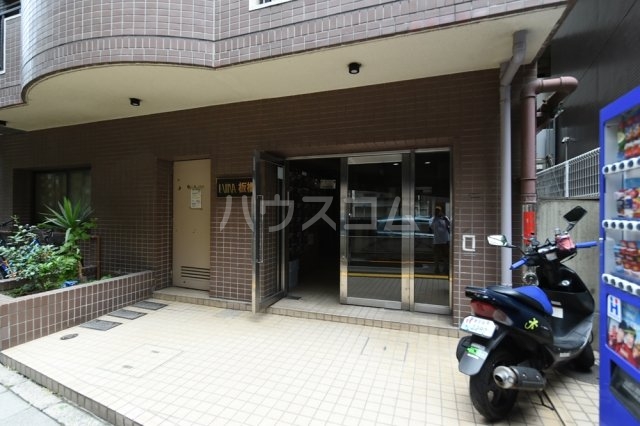 24/30 エントランス