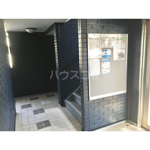 13/23 エントランス