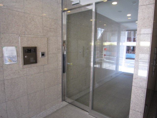 18/26 エントランス