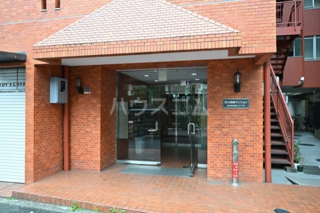 22/30 エントランス